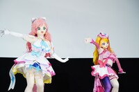 左からキュアプリズム、キュアバタフライ。