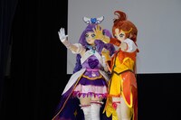 みんなと心をつなぐキュアマジェスティとキュアウィング。