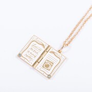 「運命日記 モデル ネックレス」