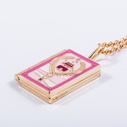 「運命日記 モデル ネックレス」