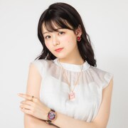 「運命日記 モデル ネックレス」