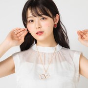 「運命日記 モデル ネックレス」