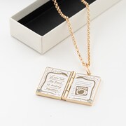 「運命日記 モデル ネックレス」