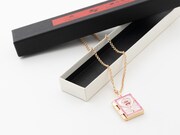 「運命日記 モデル ネックレス」