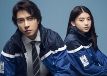 山下智久演じる晴原柑九朗（左）と、出口夏希演じる雲田彩（右）。(c)フジテレビ