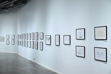 「DESIGNS 永野護デザイン展」より、「機動戦士Zガンダム」「機動戦士ガンダムZZ」「機動戦士ガンダム 逆襲のシャア」の展示エリア。 (c)創通・サンライズ