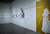 「DESIGNS 永野護デザイン展」より、「ファイブスター物語」の展示エリア。(c)EDIT
