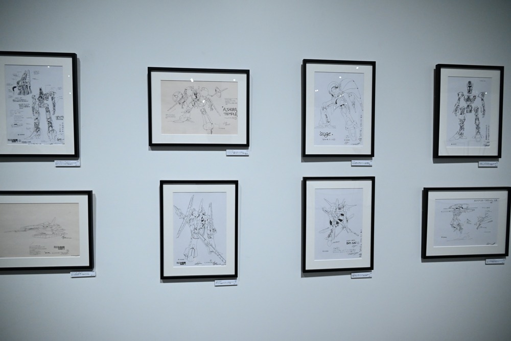 「DESIGNS 永野護デザイン展」より、「重戦機エルガイム」の展示エリア。 (c)創通・サンライズ
