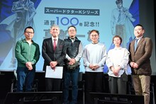 「スーパードクターKシリーズ 通算100巻記念!! 真船一雄トークショー＆サイン会」の様子。左から塩崎哲也氏、林田慎一郎氏、真船一雄、梶原和哉氏、畑山真弓氏、モーニング編集部の渡部氏。