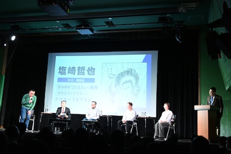 「スーパードクターKシリーズ 通算100巻記念!! 真船一雄トークショー＆サイン会」の様子。