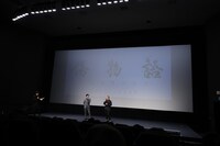 「傷物語 -こよみヴァンプ-」の公開御礼舞台挨拶の様子。