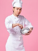 平野潤也扮する泉マサノブ。