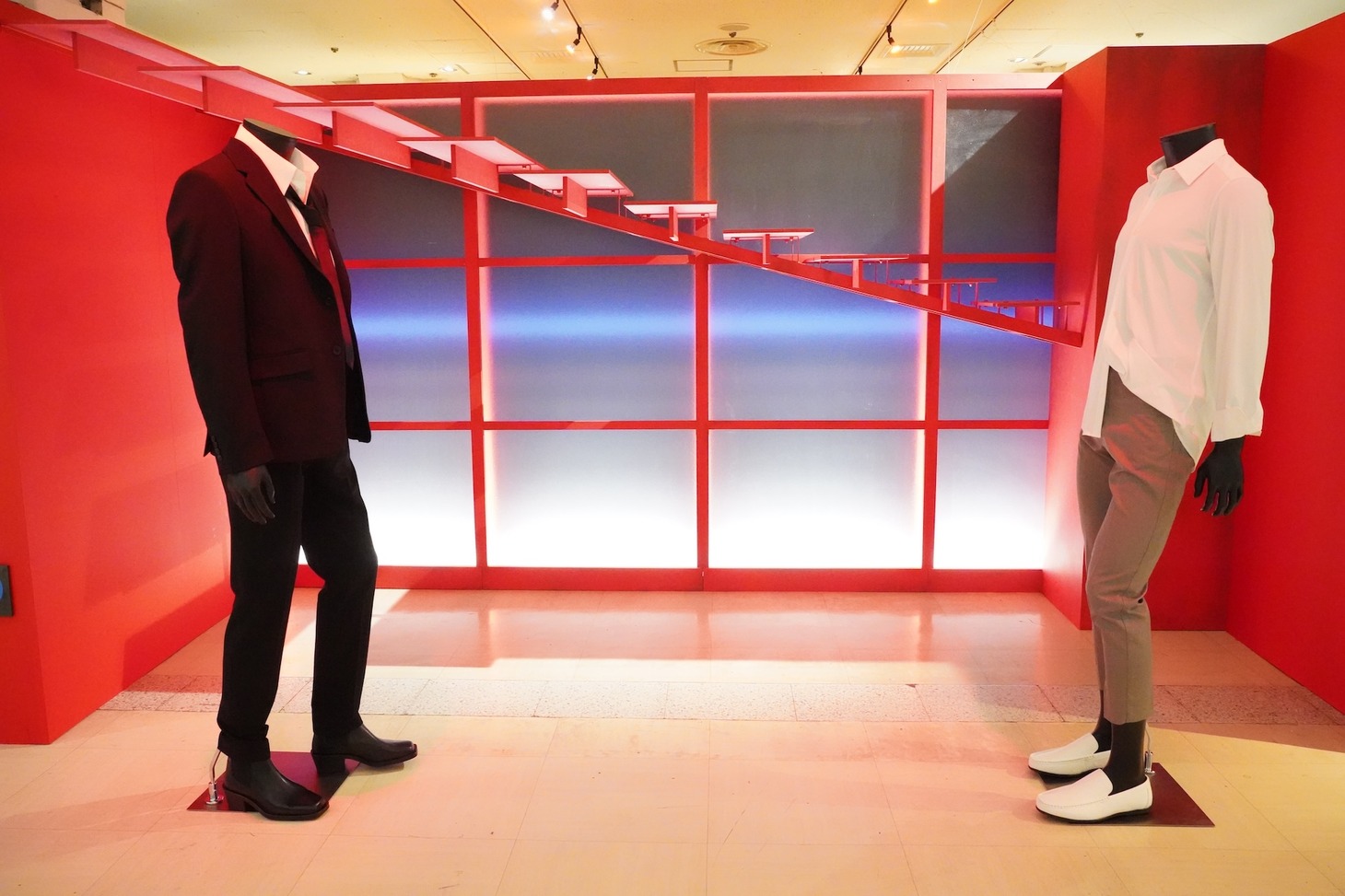 「PSYCHO-PASS サイコパス 10周年記念展覧会 CHROMESTHESIA SCOPE」の様子。