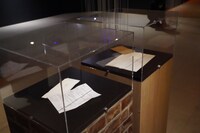 「PSYCHO-PASS サイコパス 10周年記念展覧会 CHROMESTHESIA SCOPE」の様子。