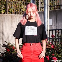 「彼氏彼女の事情 Tシャツ＆ステッカーセット 雪野＆有馬」の着用イメージ。