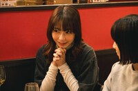 宇垣美里演じるユリ。