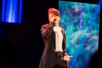 「機動戦士ガンダムSEED FESTIVAL～FREEDOM 新たな未来（とき）へ～」昼の部での西川貴教。