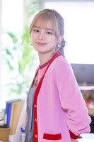 紺野彩夏演じる黄田ナナ。 (c)「好きなオトコと別れたい」製作委員会