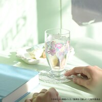 「【推しの子】｜アデリアレトロ台付グラス（アイ・アクア・ルビー）」使用イメージ