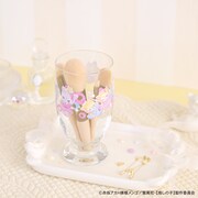 「【推しの子】｜アデリアレトロ台付グラス（アイ・アクア・ルビー）」使用イメージ