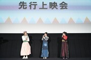 左から花守ゆみり、東山奈央、黒沢ともよ。