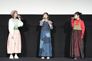 左から花守ゆみり、東山奈央、黒沢ともよ。
