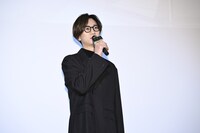 梶秋彦役の江口拓也。