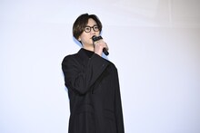 梶秋彦役の江口拓也。