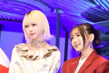 左からあの、幾田りら。