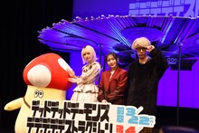 劇場アニメ「デッドデッドデーモンズデデデデデストラクション」の完成披露試写会および舞台挨拶より。左からあの、幾田りら、浅野いにお。