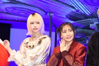 左からあの、幾田りら。