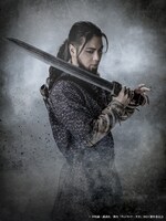 中村誠治郎扮するトールズ。