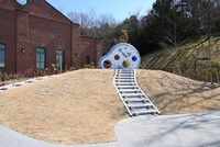 「魔女の谷」の入り口のブジェ。