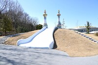 「魔女の谷」の入り口のブジェ。