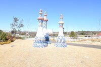 「魔女の谷」の入り口のブジェ。