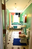 「魔女の家」の浴室。