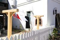 「グーチョキパン屋」の裏庭。