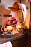 「ハッター帽子店」のソフィーの作業場。