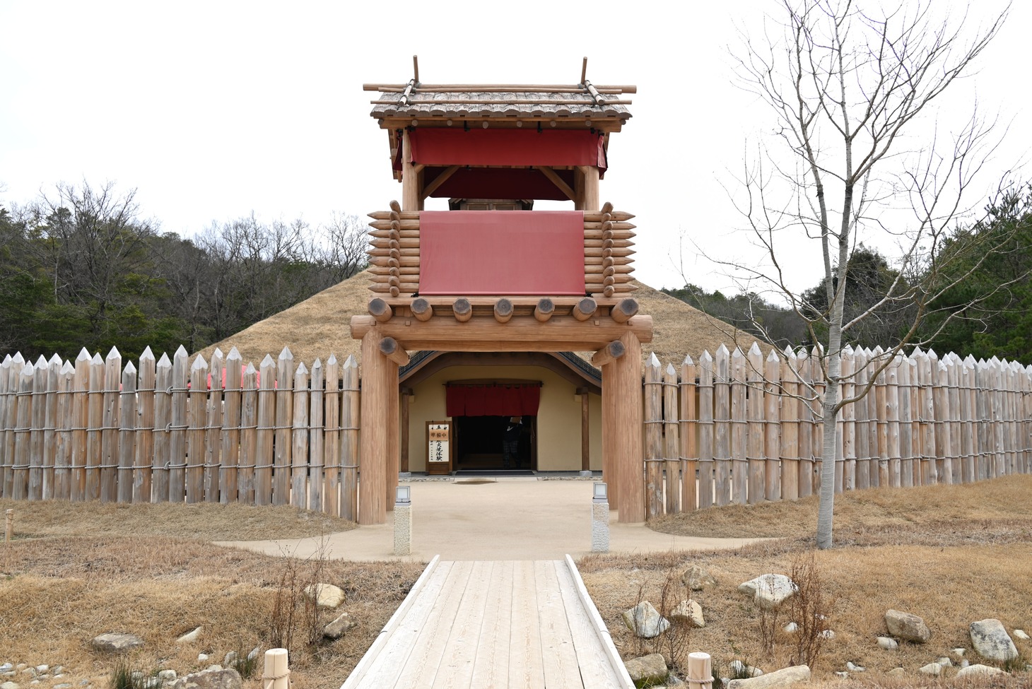 「もののけの里」にある「タタラ場」の入り口。