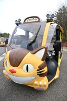 ジブリパーク内を巡回するネコバス。