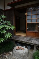 「どんどこ森」の「サツキとメイの家」の庭。