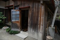 「どんどこ森」の「サツキとメイの家」の庭。