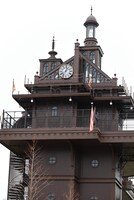 「青春の丘」にある「エレベーター塔」。