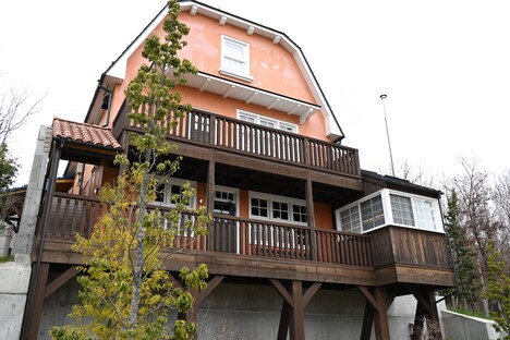 「青春の丘」にある「地球屋」。