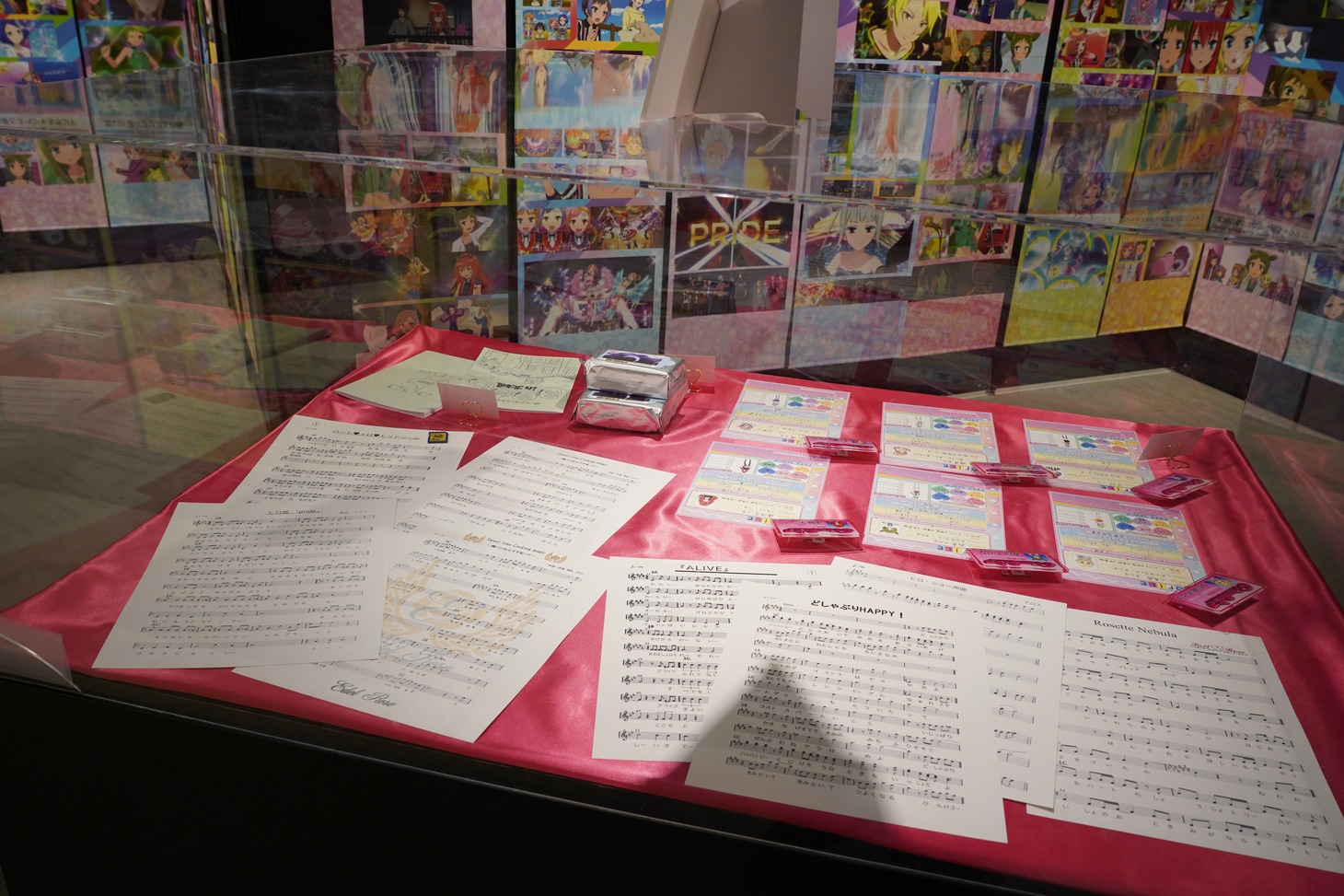 作中のアイテムを再現した展示物。