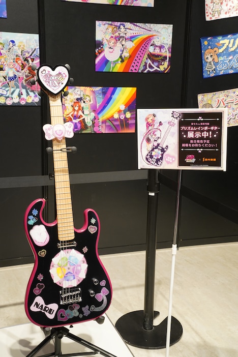 プリズムレインボーギター（開発中のもの）。