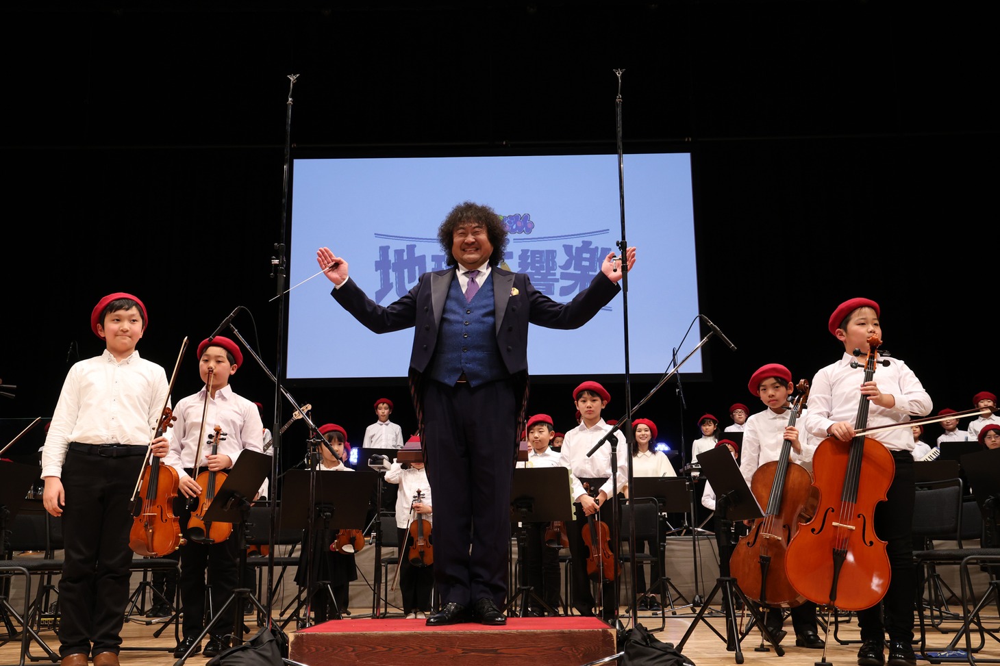 「葉加瀬太郎とドラドラ♪シンフォニー楽団」より。(c)藤子プロ・小学館・テレビ朝日・シンエイ・ADK