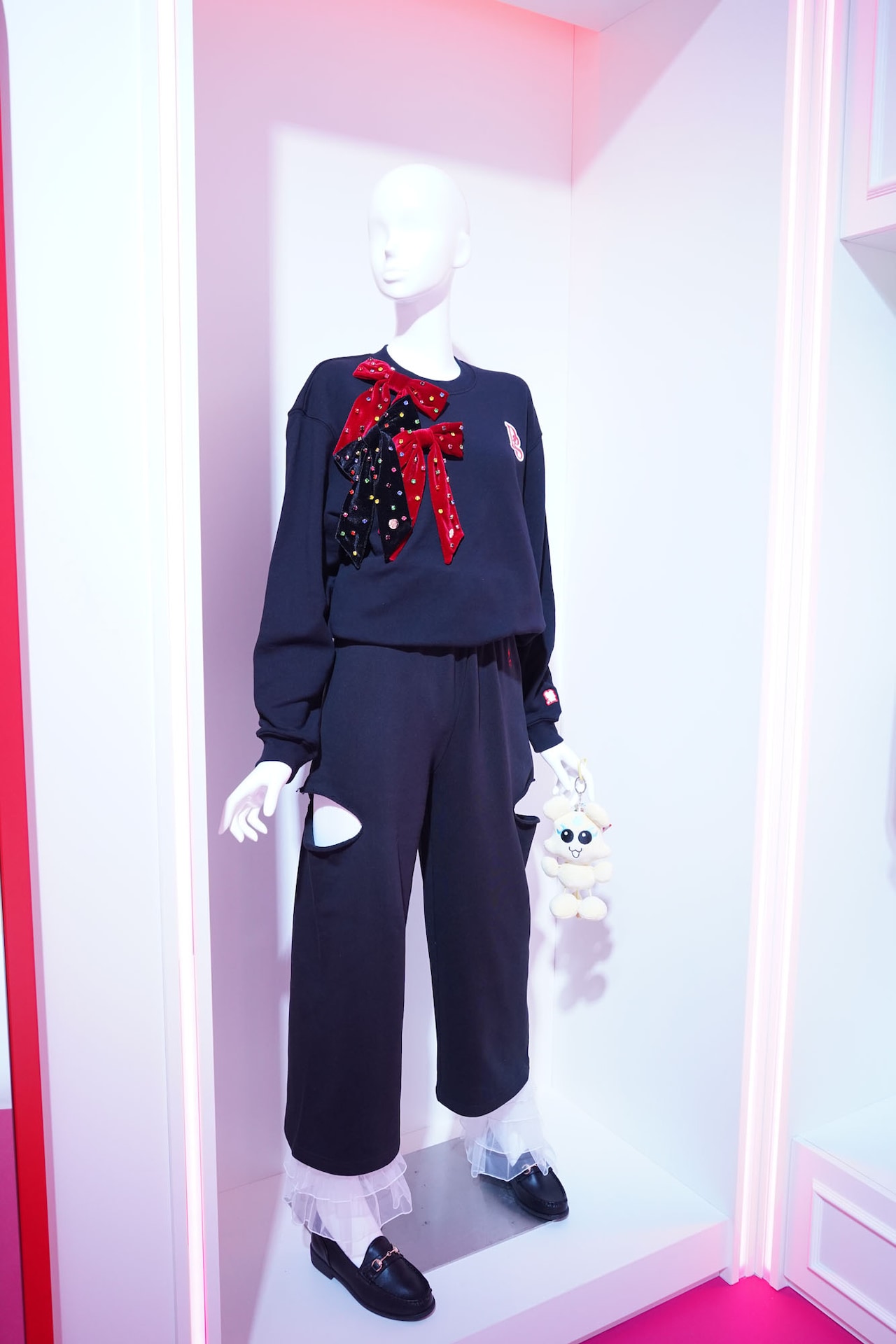 precure genic room」に展示されたコラボアイテム。 - フォト
