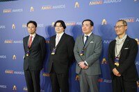 稲垣隆行監督（中央左）ら「BIRDIE WING -Golf Girls' Story-」のスタッフ。