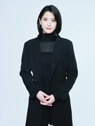 山崎紘菜扮する三枝玲。 (c)樹ユウマ・DPNブックス/「御社の乱れ正します！」製作委員会